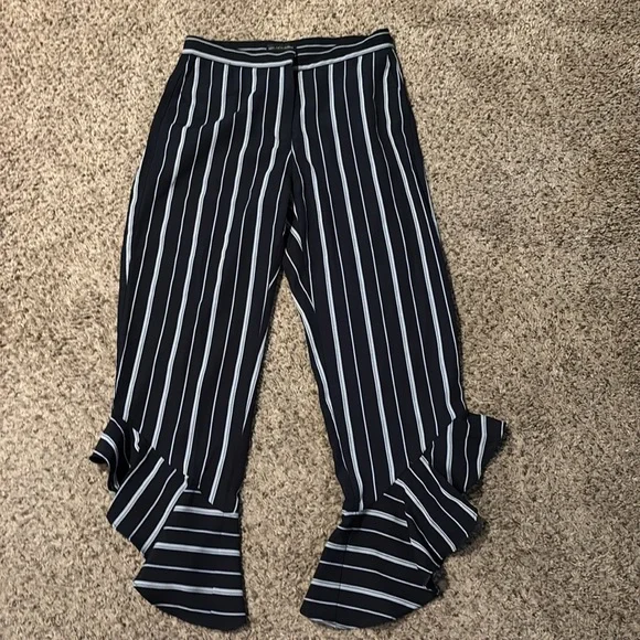 Saks Fifth Ave Women's Striped Ruffle Hem Crop Navy White Size 2 Casual Pants - Picture 3 of 6